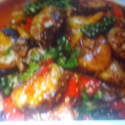 ผัดเผ็ดปลาดุกทอดราดข้าว