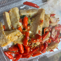 ข้าวกะเพราะหมูยอ