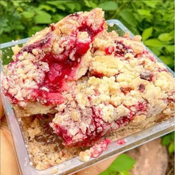 เค้กโปรตีนบาร์ รส Strawberry crumble