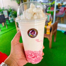 มะพร้าวปั่นนมสดซาหริ่ม