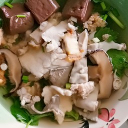 เกาเหลาเลือดหมู