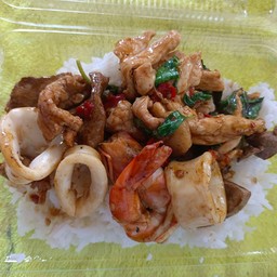 กระเพรารวมมิตร(ราดข้าว)