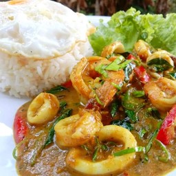 ข้าวราดเครื่องแกง