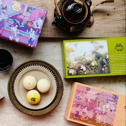 ขนมเปี๊ยะไส้ใบเตยไข่เค็ม ขนาด 8 ชิ้น