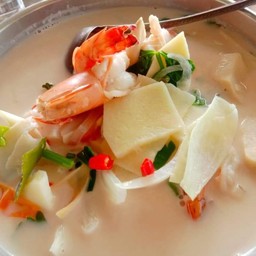 ต้มกะทิกุ้งยอดมะพร้าว