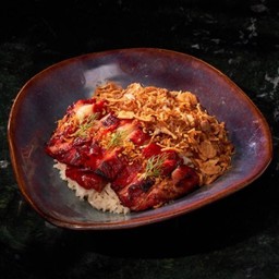 DL:ข้าวหน้าไก่ย่างแดง/Coconut rice with grilled red chicken