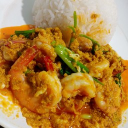 ผัดผงกระหรี่กุ้งราดข้าว