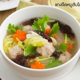 แกงจืดเต้าหู้หมูสับสาหร่าย