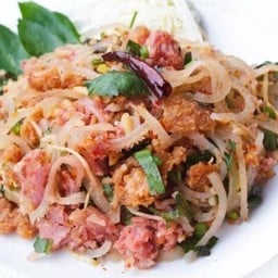 ยำแหนม (แหนมแท่ง)