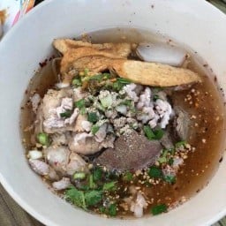 ก๋วยเตี๋ยวชายครอง