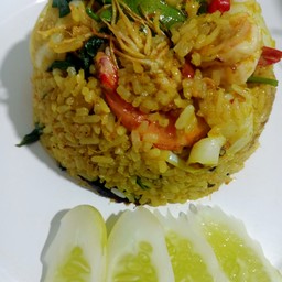 ข้าวผัดแกงเขึยวหวานทะเล