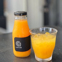 Orange Juice ขวดแก้วเล็ก พร้อมแก้วและน้ำแข็ง