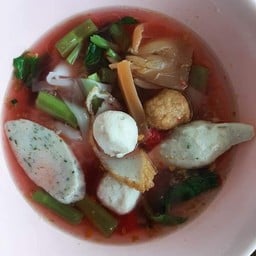 เจ๊หมวย ลูกชิ้นปลา ก๋วยเตี๋ยวต้มยำ เย็นตาโฟ รสเด็ด สาขาบางแสน