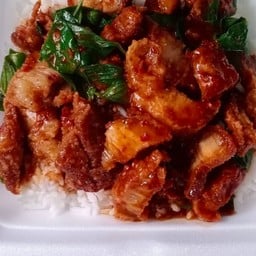 พริกแกงหมูกรอบ