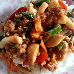 ผัดพริกแกงรวมมิตร(กับข้าว)