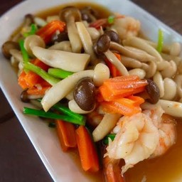 ผัดเห็ดสามอย่าง
