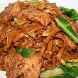 ผัดซีอิ๊วเส้นเล็กไก่