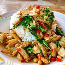ข้าวกระเพราเนื้อปู