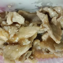 ผัดหมูชิ้นน้ำมันหอยราดข้าว