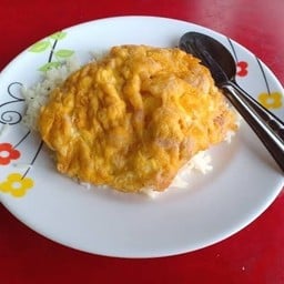 เจ้อ้วนกระเพรา ตลาดกลาง