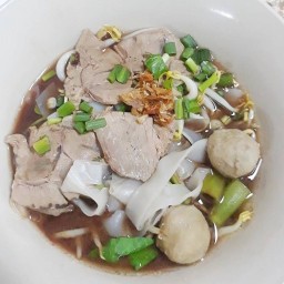 ก๋วยเตี๋ยวเส้นใหญ่