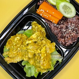 ข้าวผงกะหรี่ ไก่ , หมู, ปลา