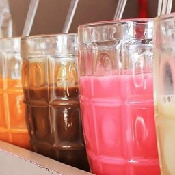 แบล็คแอนด์เรดชา (สารนาถ)