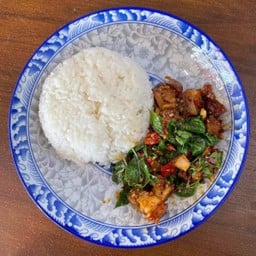 ข้าวหมูกรอบผัดพริกเผา