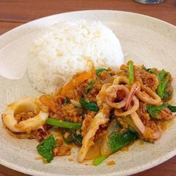ข้าวหมึกผัดไข่เค็ม