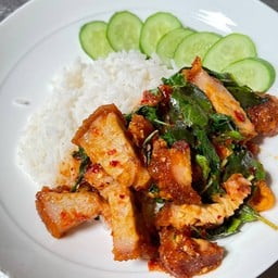 ข้าวกะเพราหมูกรอบ