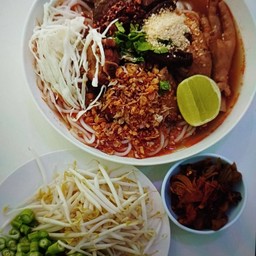 ขนมจีน น้ำเงี้ยว พิเศษ