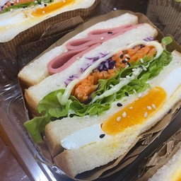 แซนด์วิชสดเกาหลี ไข่+โบโลน่า
