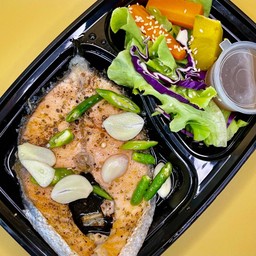 ข้าวสเต็กปลาแซลมอนมะนาว