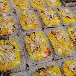 หมี่เสี้ยนไก่สับน้ำจิ้มซีฟู้ด