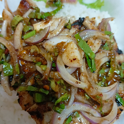 ข้าวหมูย่างน้ำตก