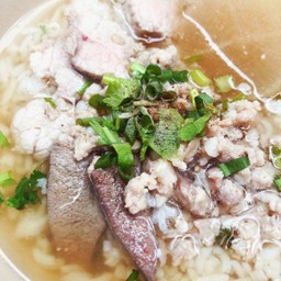 ข้าวต้มหมูทรงเครื่อง(น้ำจิ้มเต้าเจี้ยว)