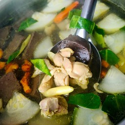 ไก่ต้มขมิ้น