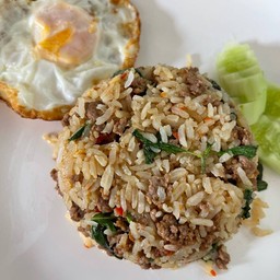 ข้าวคลุกกะเพราเนื้อสับ