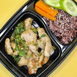 ข้าวกะเพราคลีน ไก่, หมู, ปลา