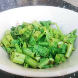 ผักบุ้งลวก