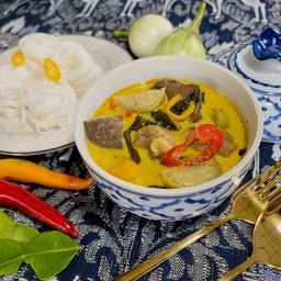แกงเขียวหวานไก่ พร้อมขนมจีน
