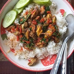 ผัดไทย หอยทอด เมนูปู ซุปเปอร์ "แมน"