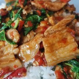 ข้าวกระเพราสามชั้น