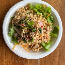 ยำมาม่าต้มยำ