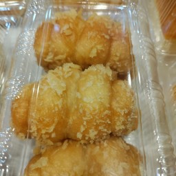 ขนมปังทอดไส้กรอก