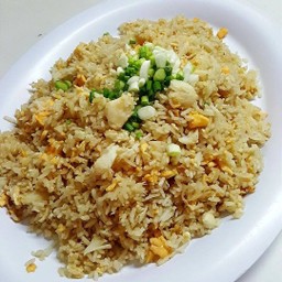 ข้าวผัดคะน้าปลาเค็ม จานกลาง