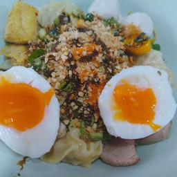 เกี๊ยวหมูสับไข่ชิ้นแห้ง