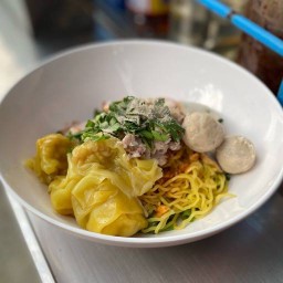 ก๋วยเตี๋ยว ผัดกะเพรา (ร้านมะเหมี่ยวลาดพร้าว114)