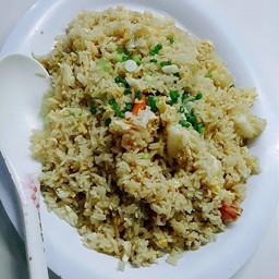 ข้าวผัดกุ้ง จานกลาง