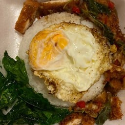 ข้าวไก่ทอดราดซอส